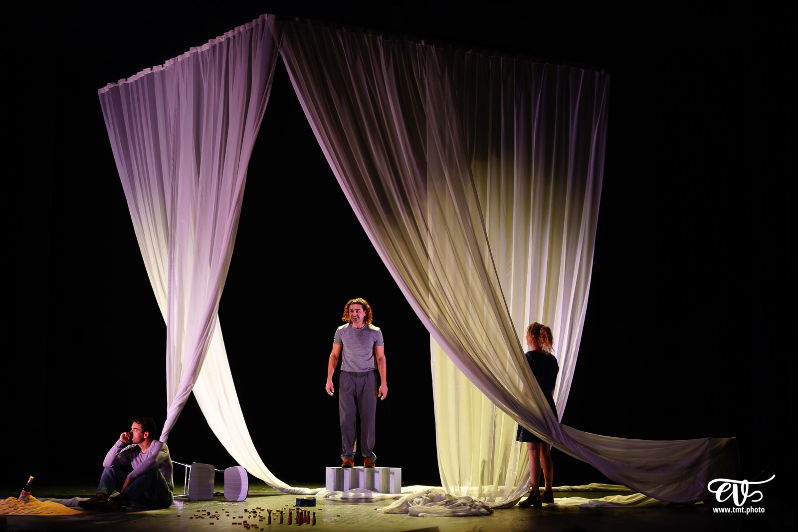 REVENIR (CIE LE TALON ROUGE)